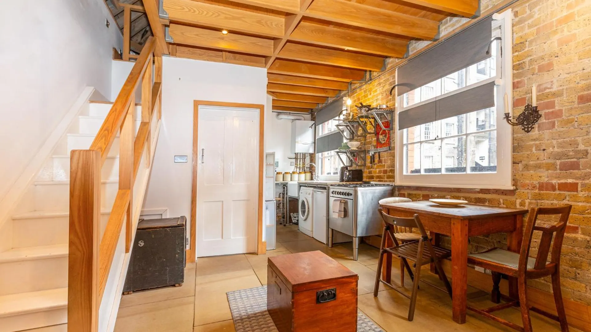Unique Detached House Wprivate Courtyard, London Hotel Guest house