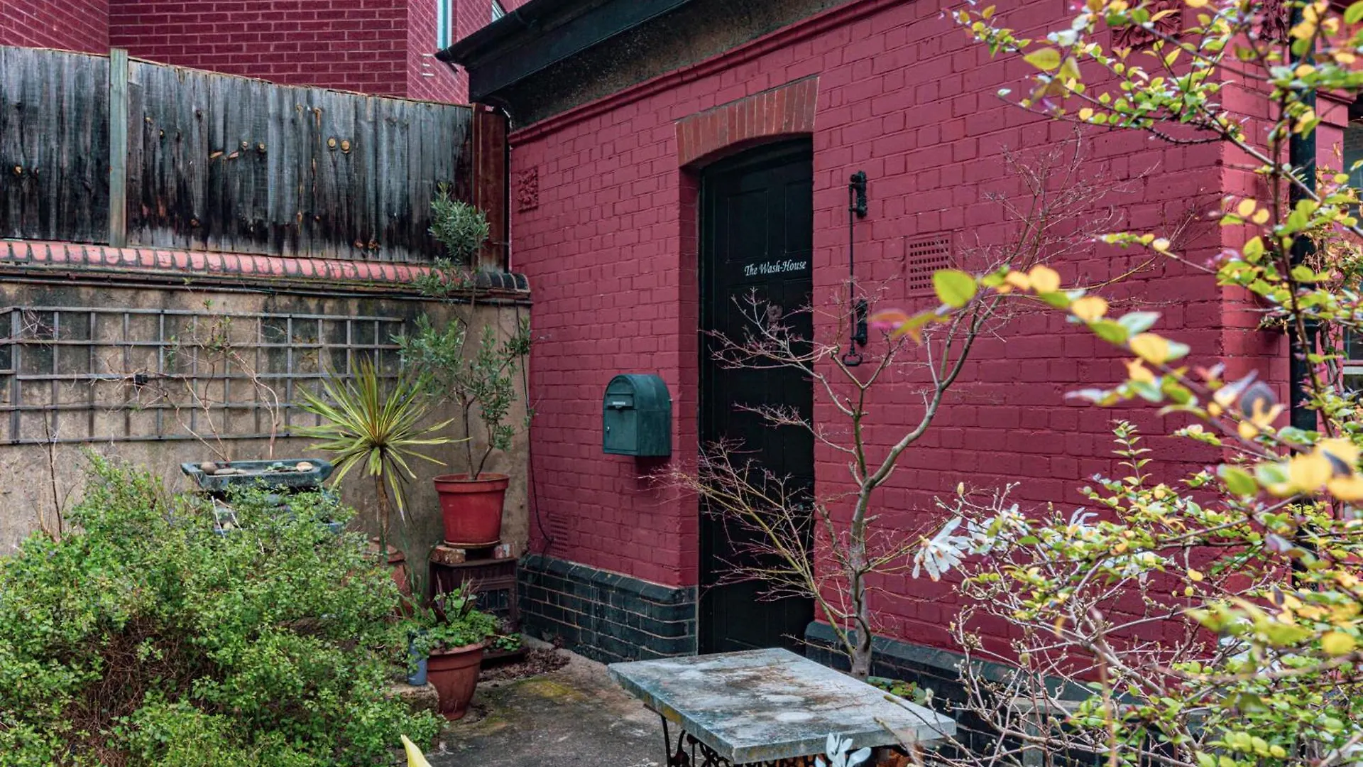 Unique Detached House Wprivate Courtyard, London Hotel