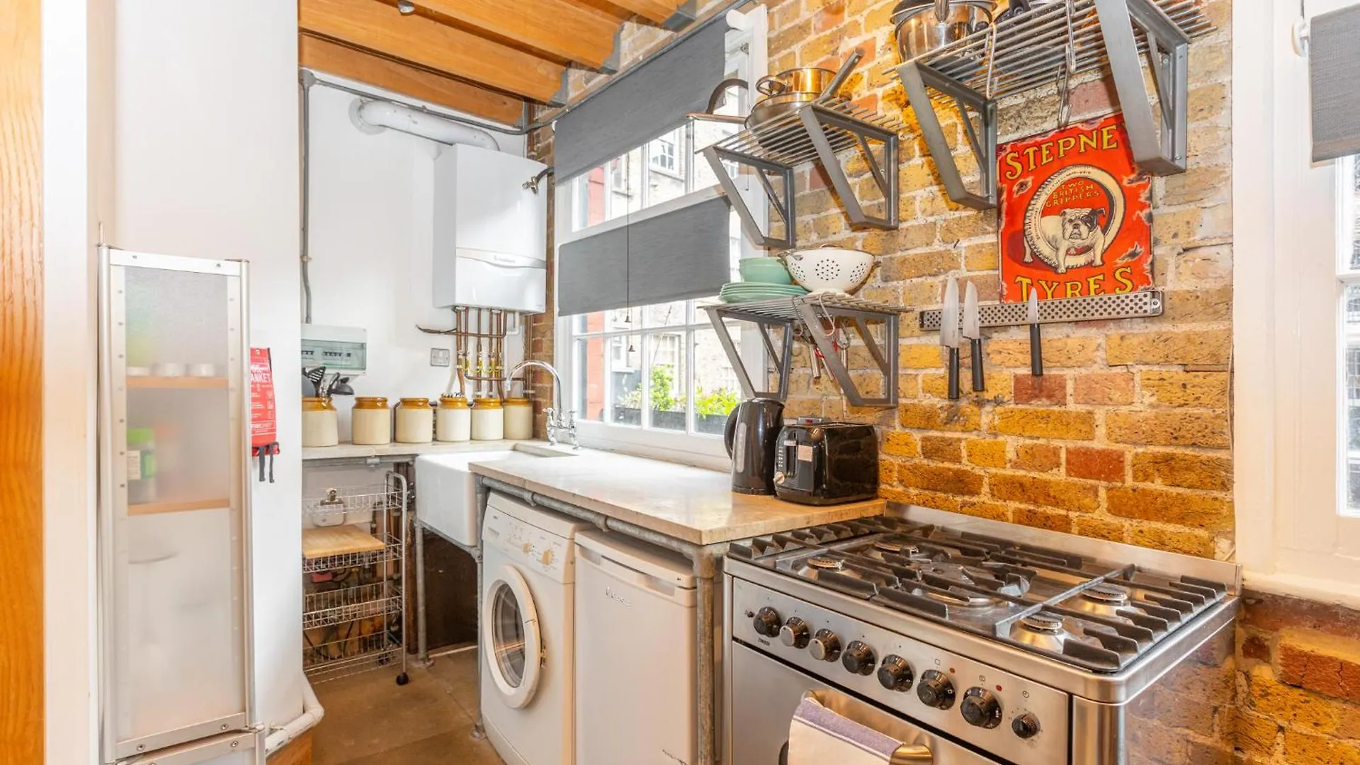 Guest house Unique Detached House Wprivate Courtyard, London Hotel United Kingdom