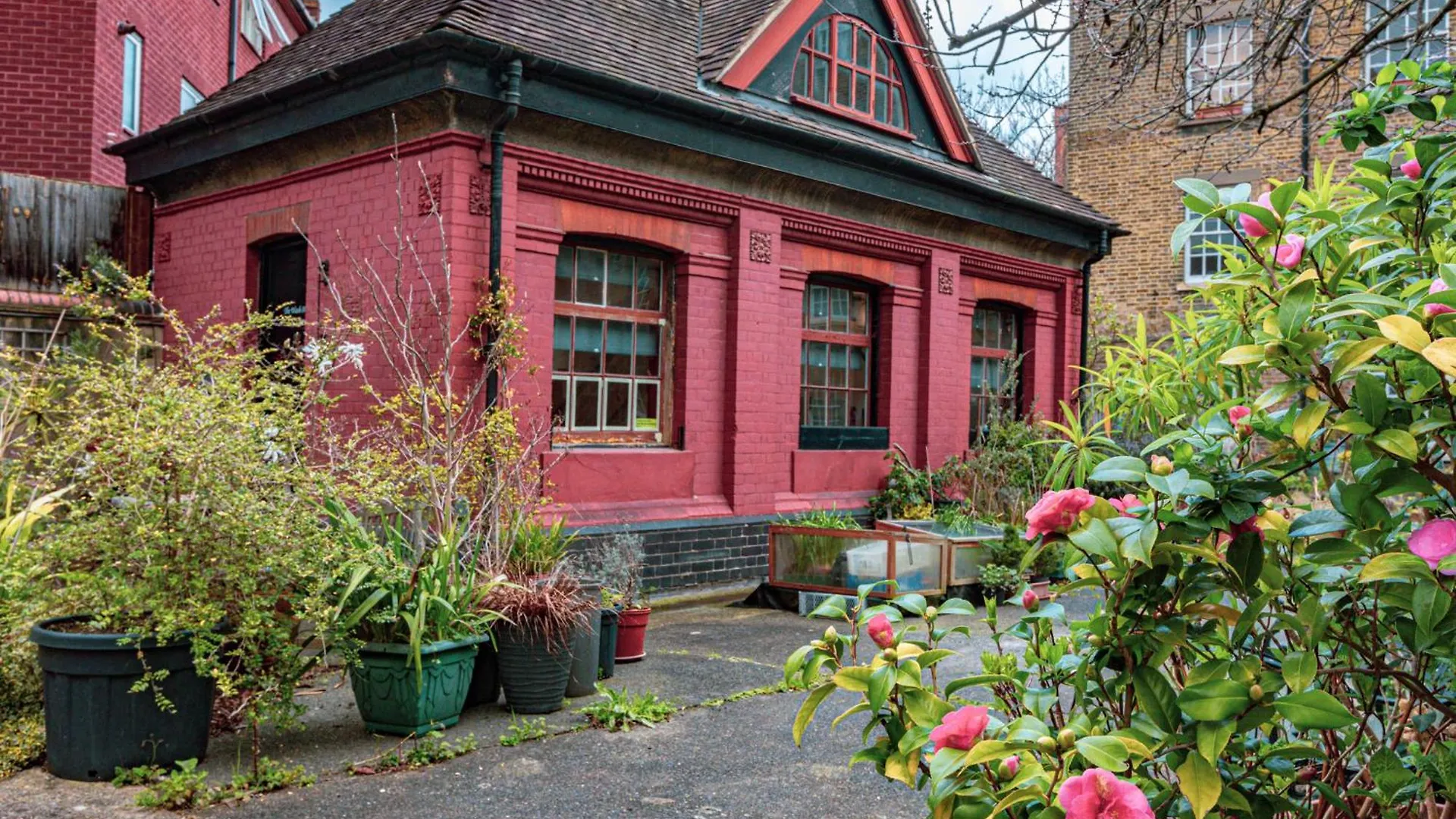Guest house Unique Detached House Wprivate Courtyard, London Hotel